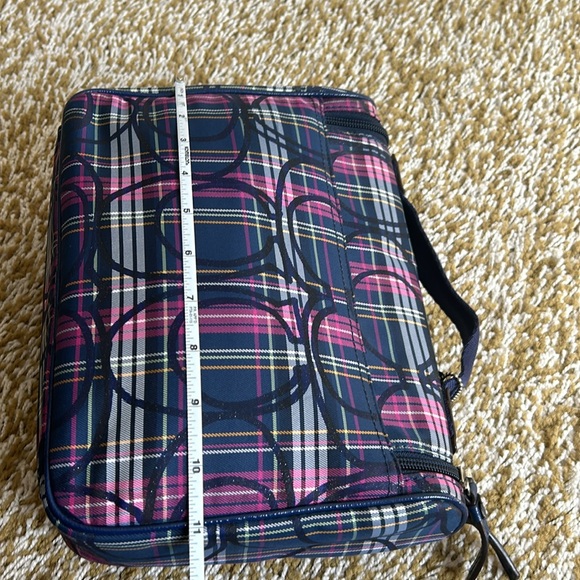 Coach - Picture 6 of 8